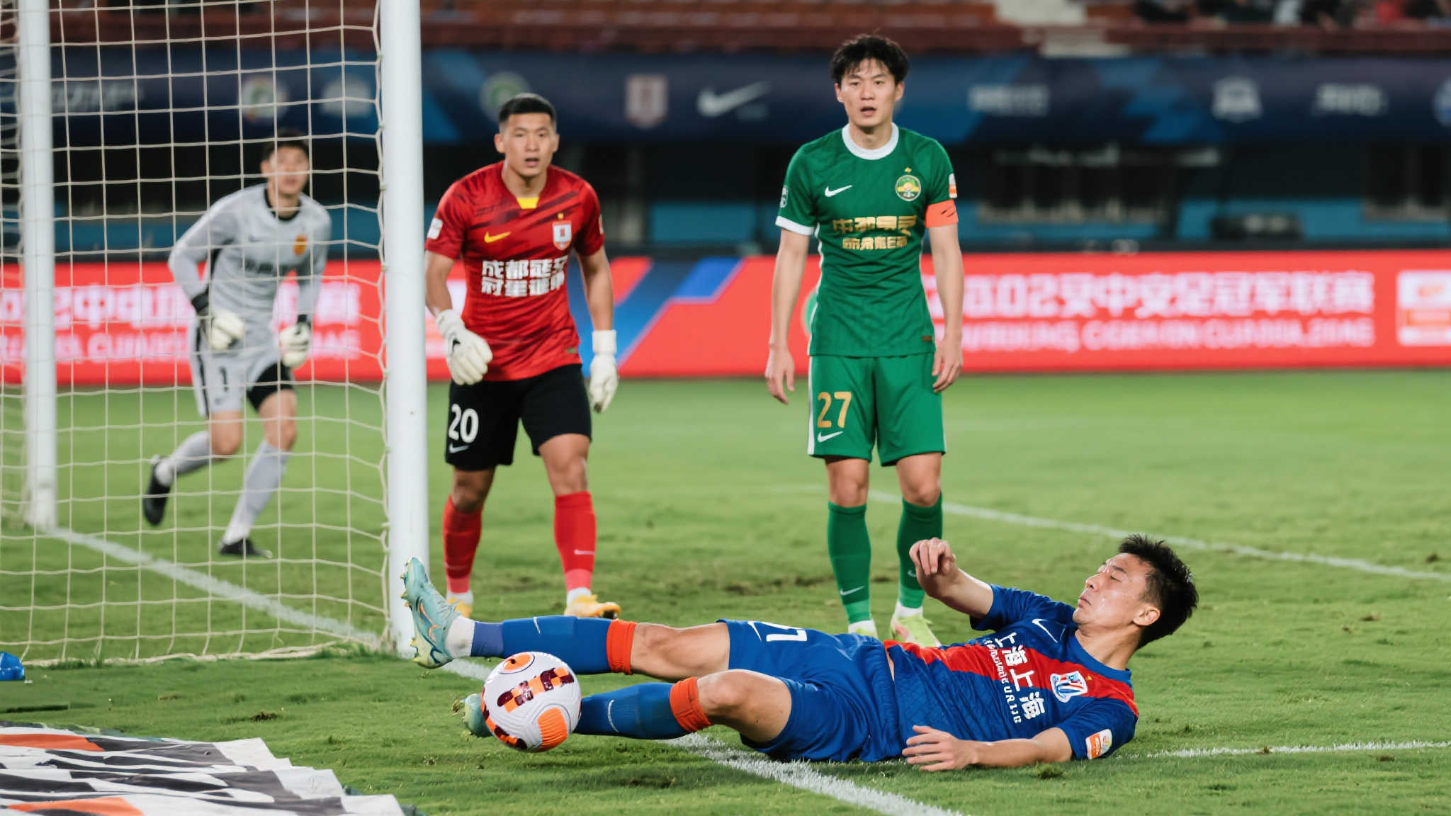 中超惊现双重意外！国安蓉城齐失分，申花趁势拉开2分领先优势